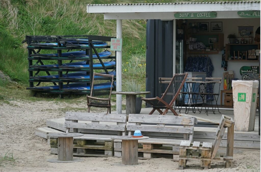 Beach cafe pallet seats